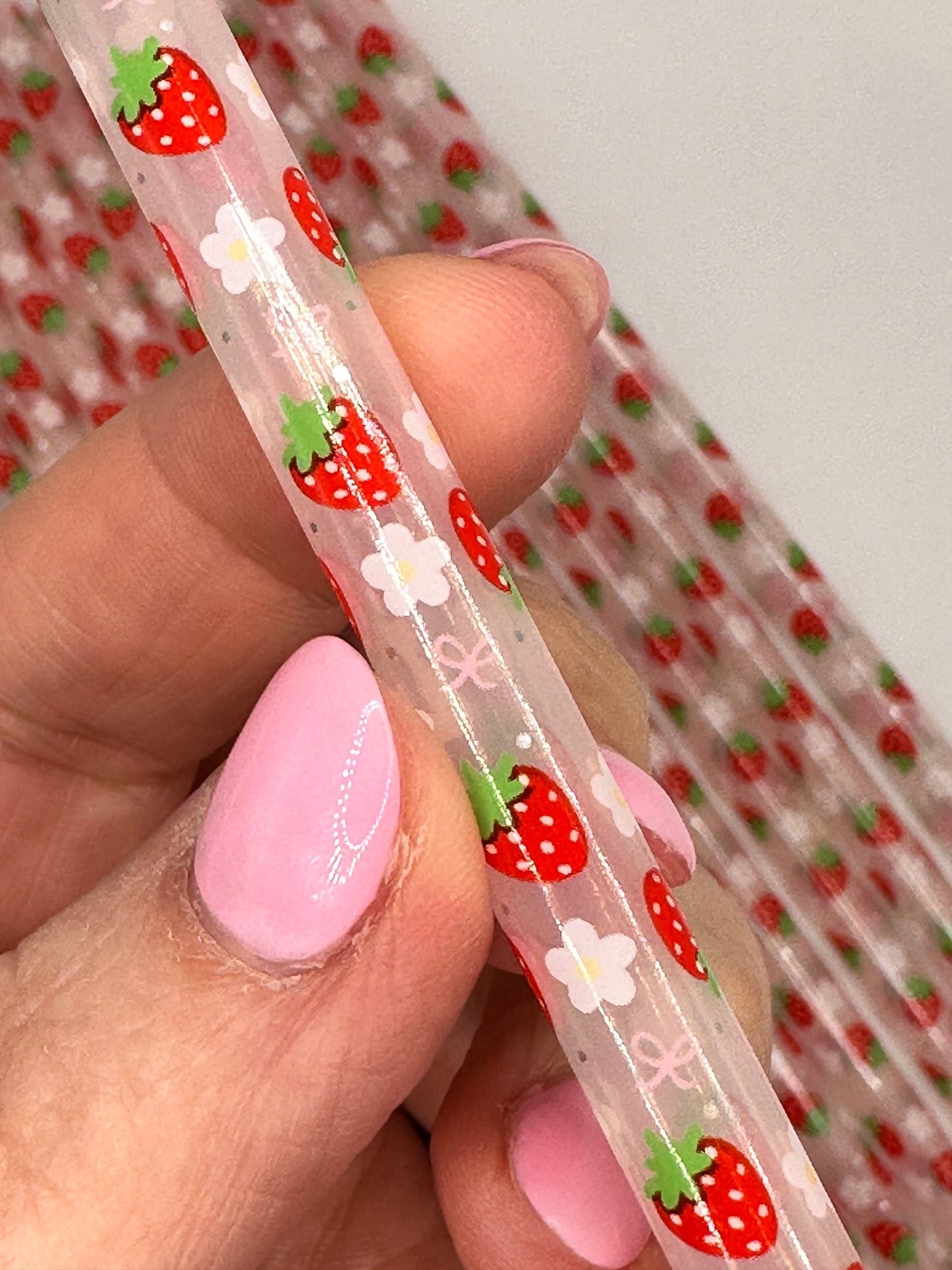 12" Strawberry Coquette Reusable Plastic Straws (Colour Changing) - Print Paper and Co