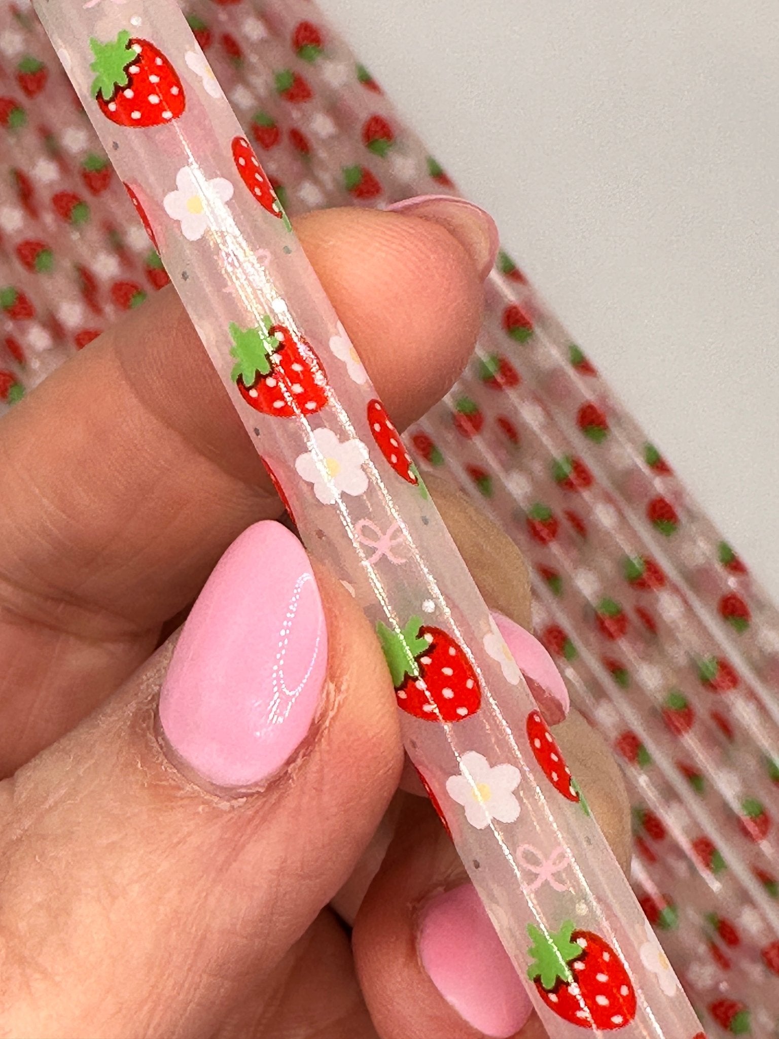 12" Strawberry Coquette Reusable Plastic Straws (Colour Changing) - Print Paper and Co